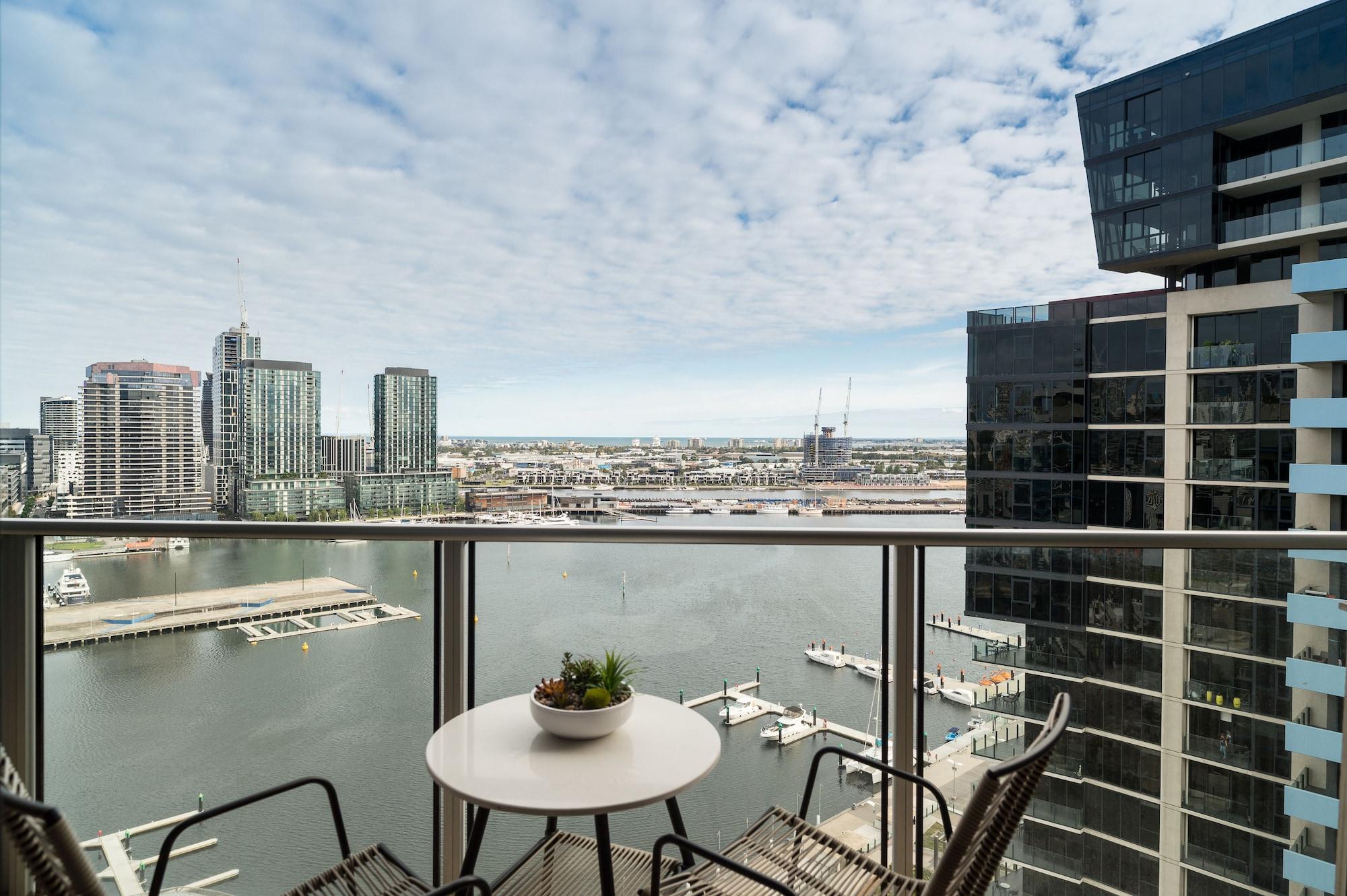 Akom At Docklands Aparthotel 4*