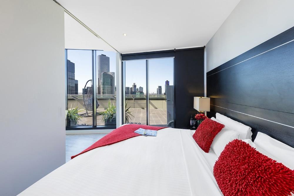 Apartment Aura On Flinders Serviced