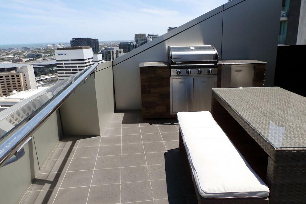 Aura On Flinders Serviced *