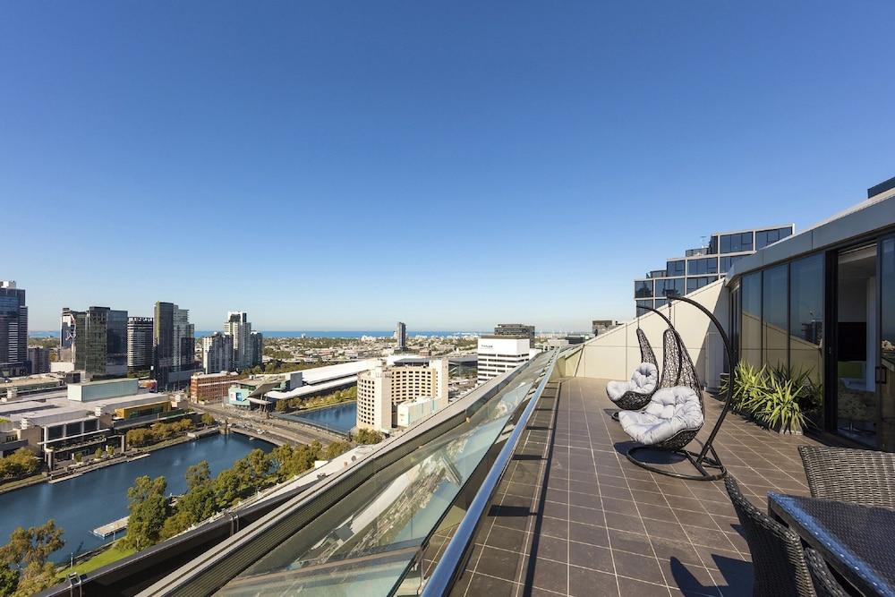 Aura On Flinders Serviced Apartment