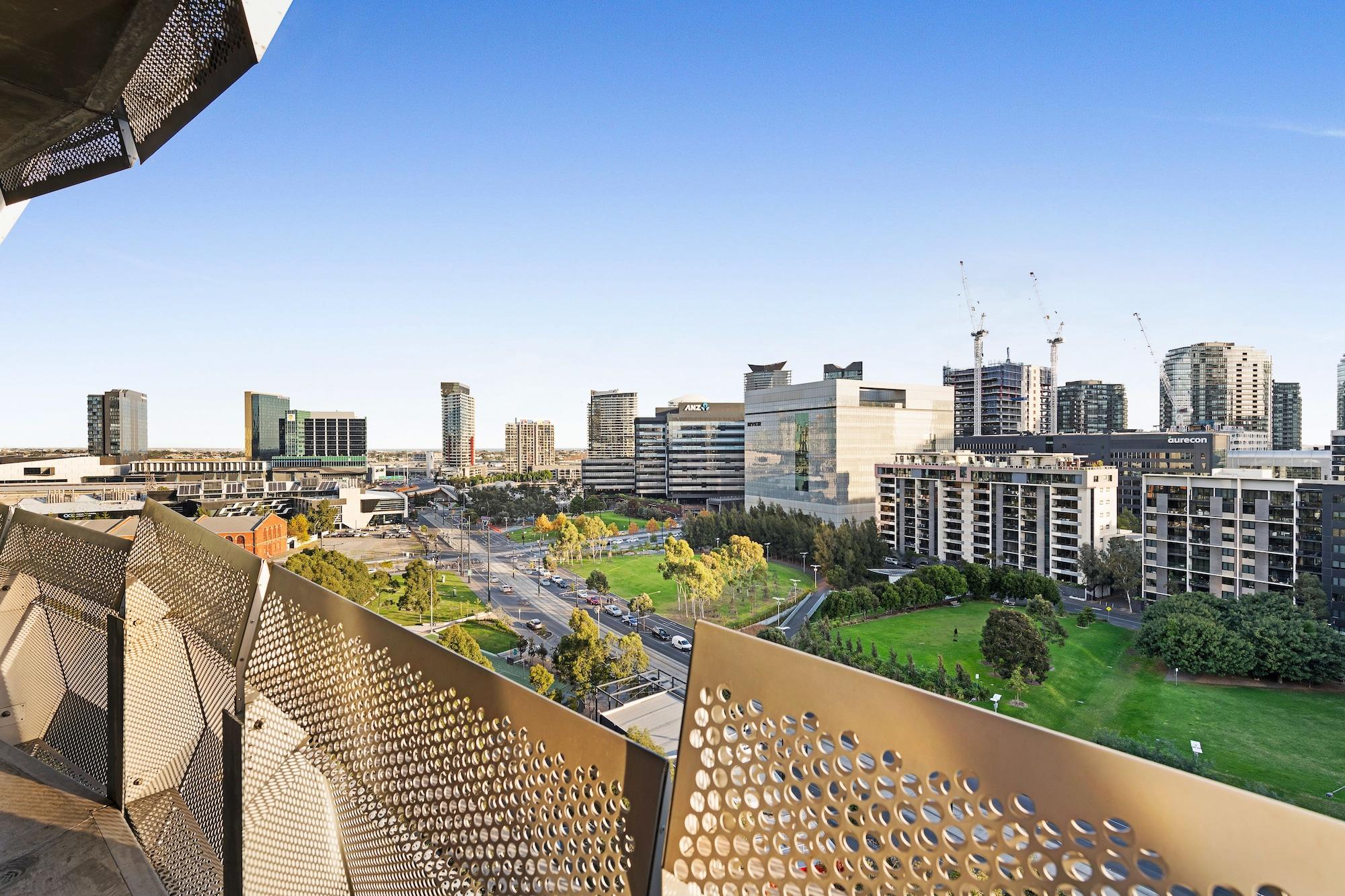 Docklands Executive - *