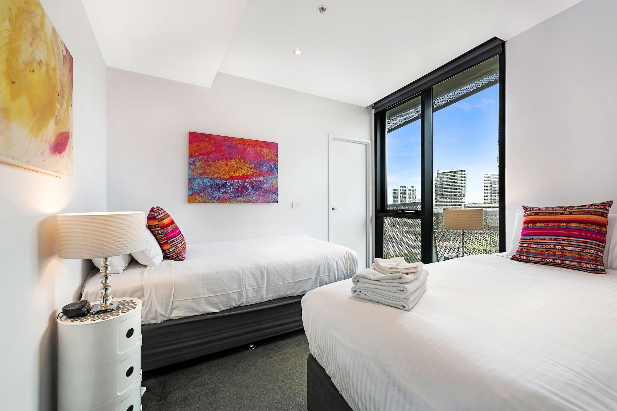 Docklands Executive - *