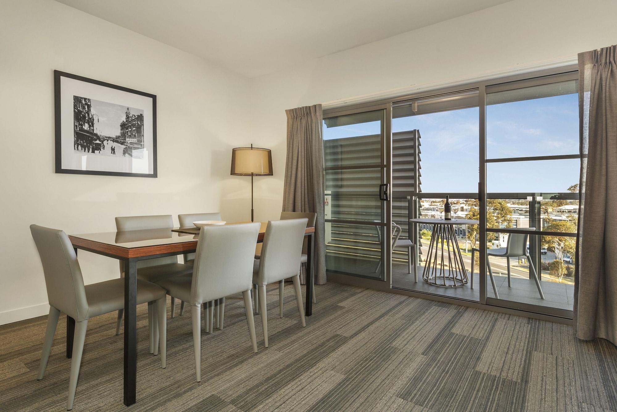 Aparthotel Quest Airport 4*