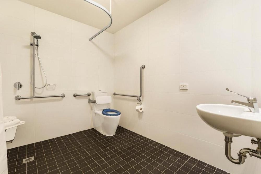 Quest Airport Aparthotel 4*