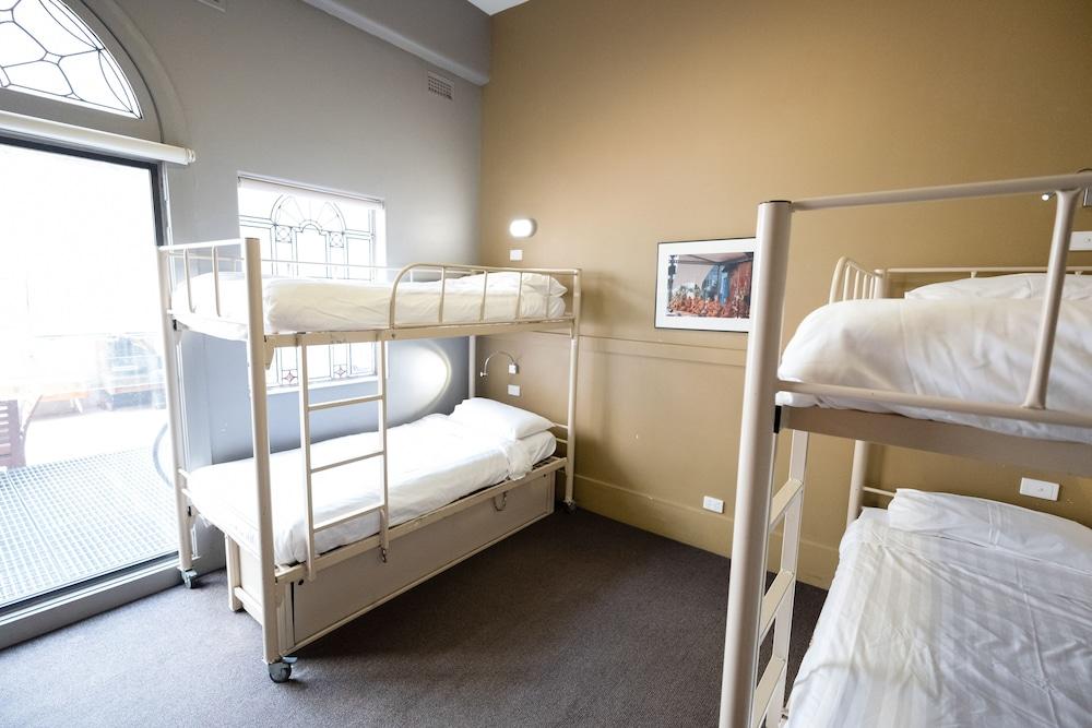 Yha Hostel *