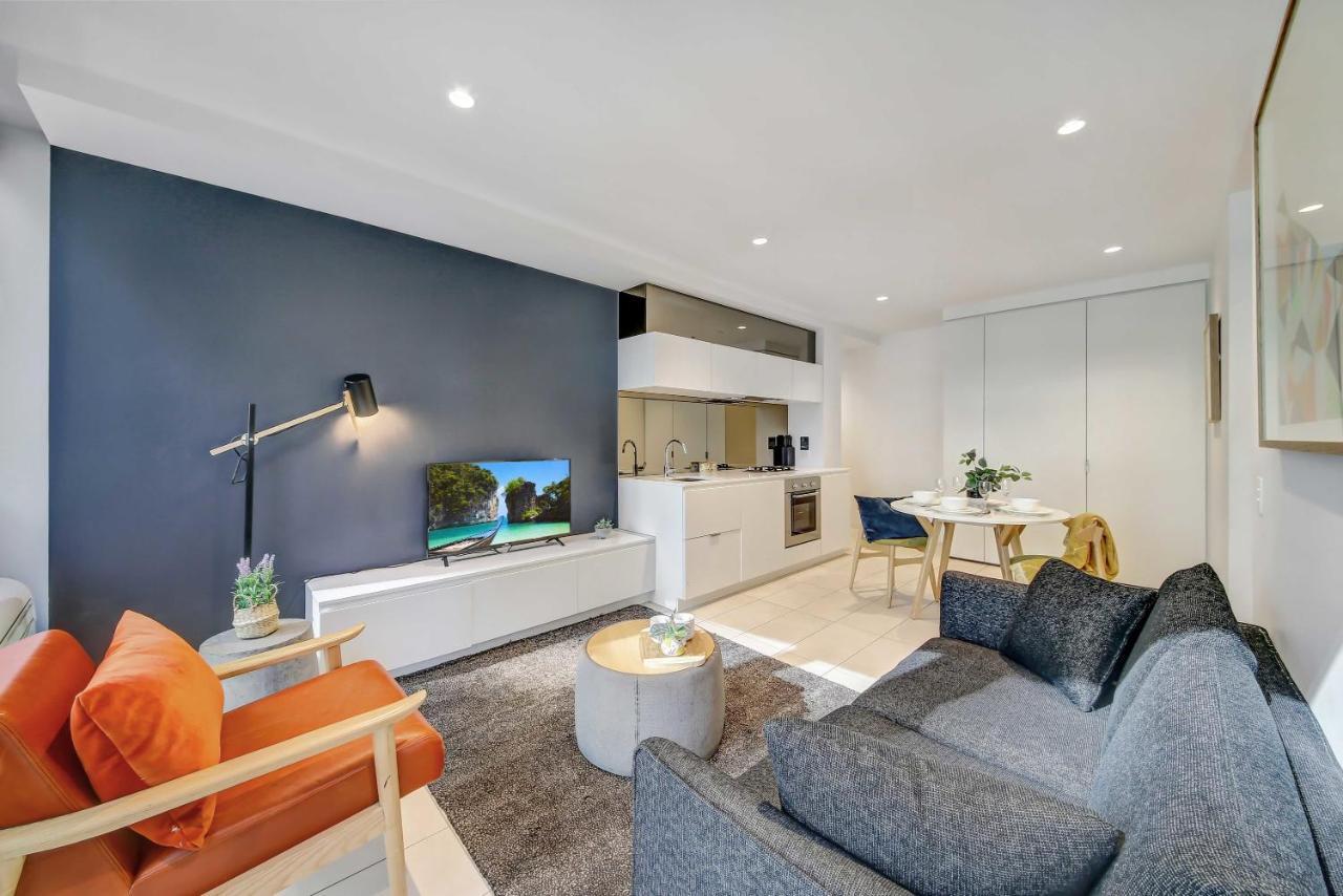 A Cozy & Stylish 2br Apt Near Crown And Southern Cross Apartment