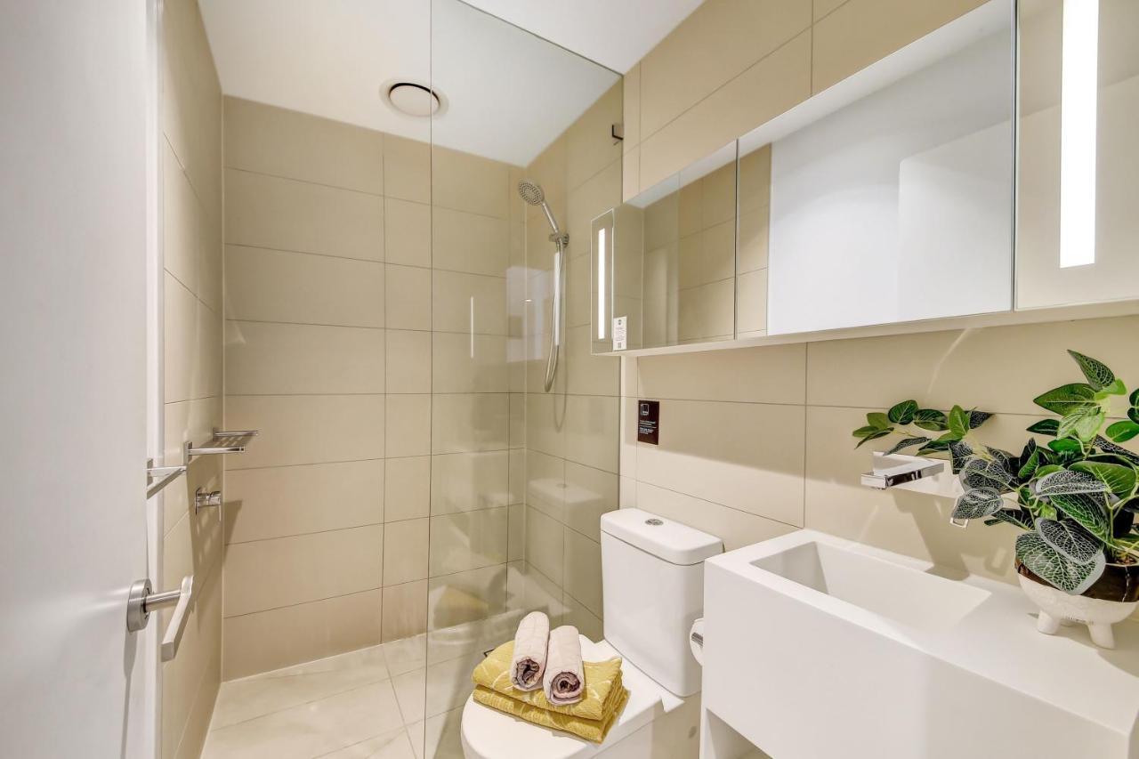 A Cozy & Stylish 2br Apt Near Crown And Southern Cross Apartment *