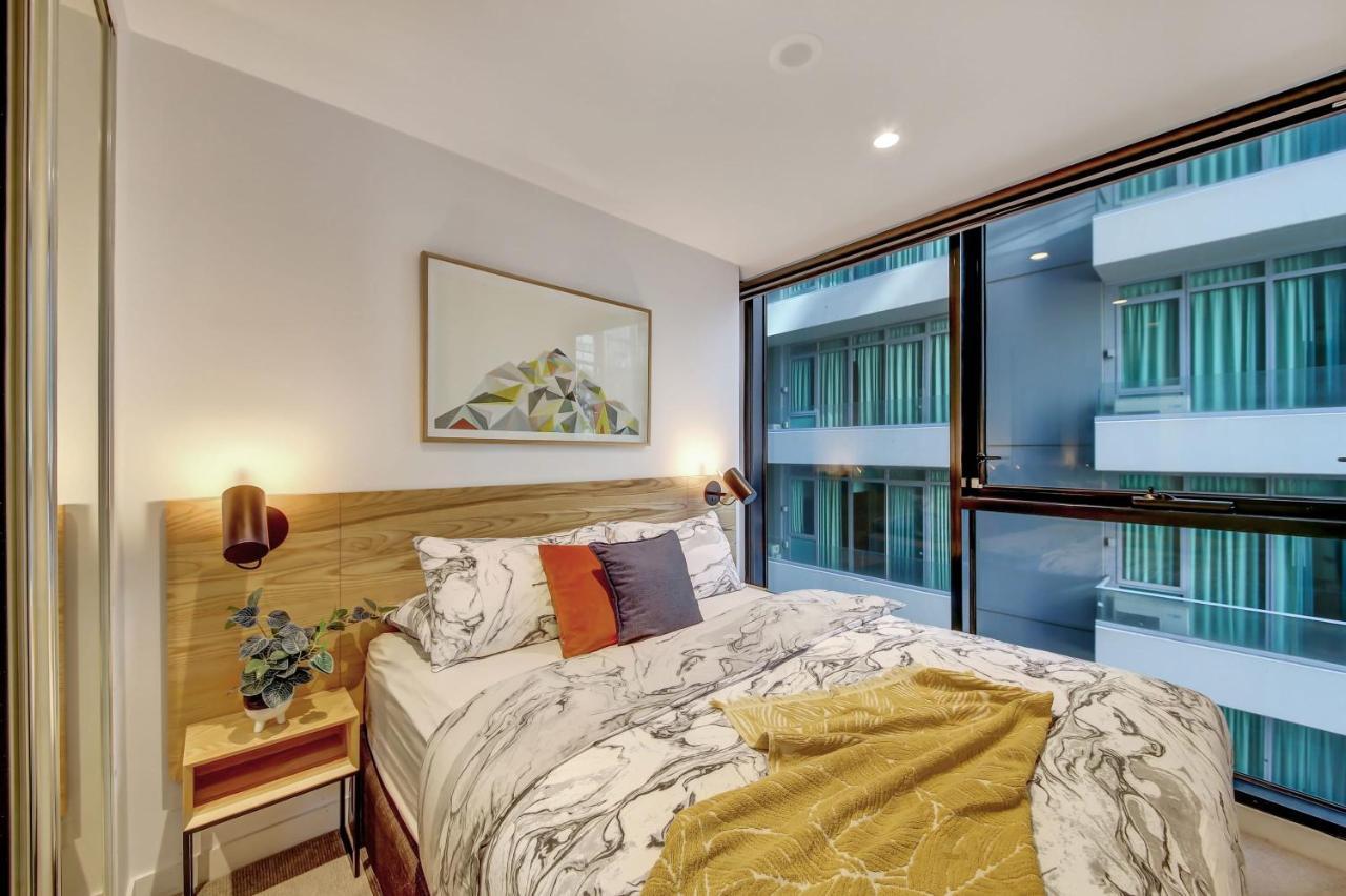 A Cozy & Stylish 2br Apt Near Crown And Southern Cross Apartment *