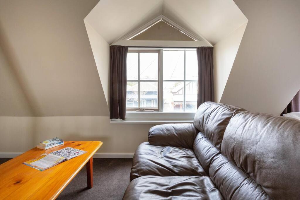 Upstairs With Street Access *
