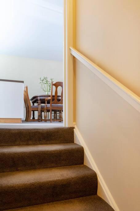 Upstairs With Street Access *