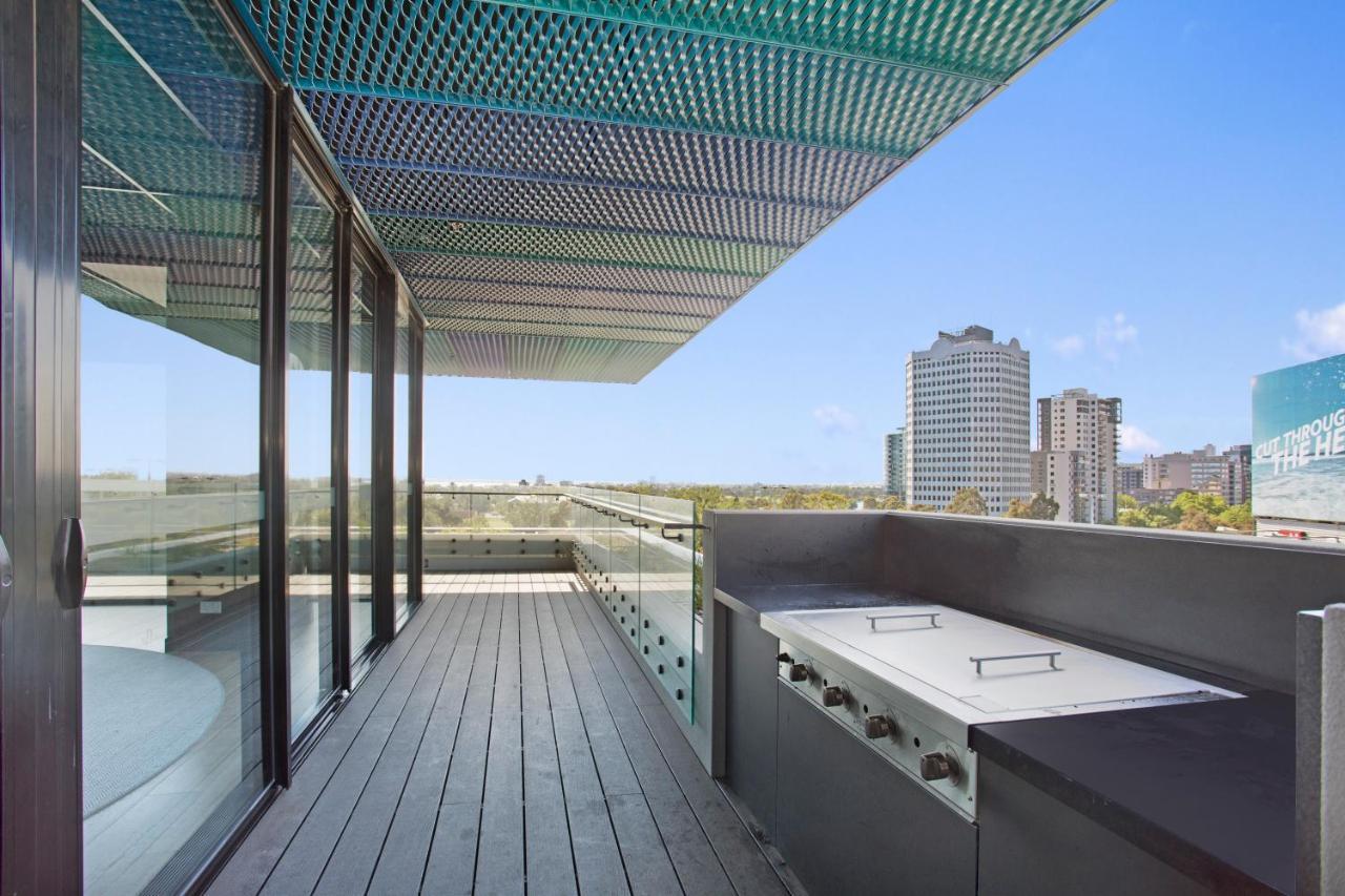 The Icon Building; 7th Floor 2bd 2bath Apartment *