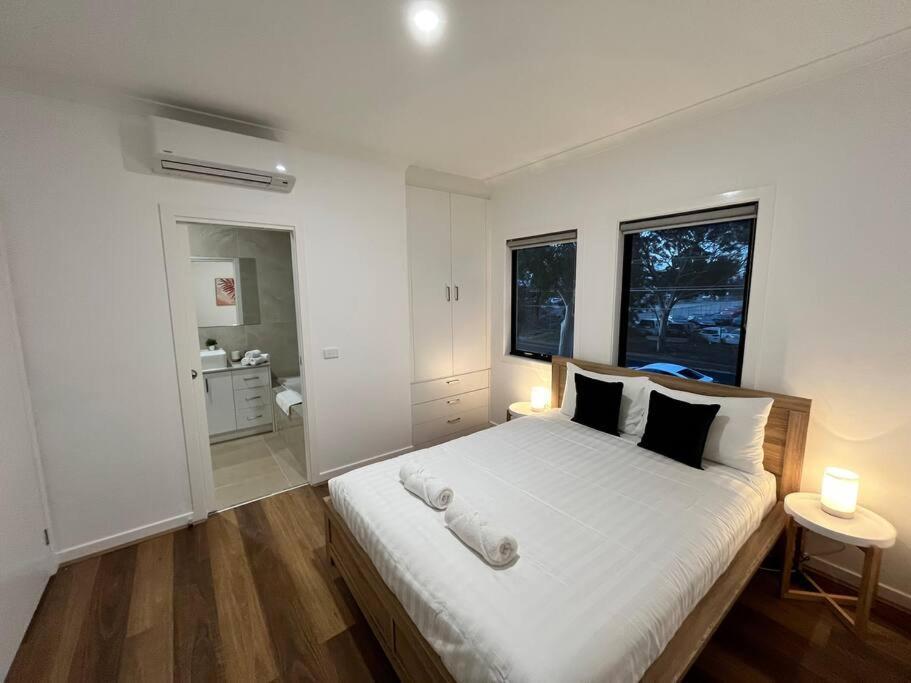 Holiday home Brand New Modern 2 Bedroom At Airport! Melbourne
