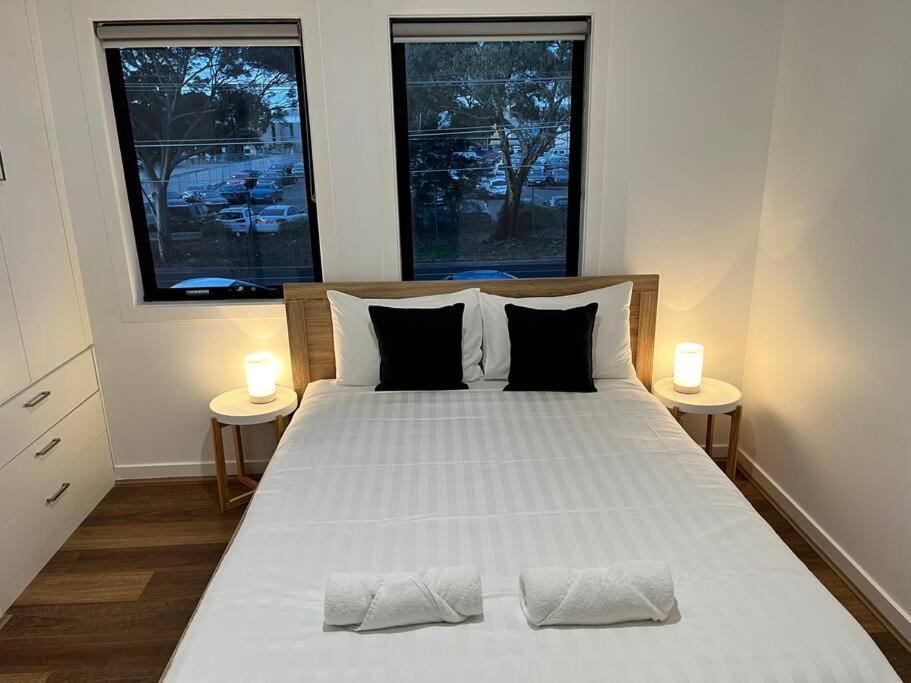 Holiday home Brand New Modern 2 Bedroom At Airport!