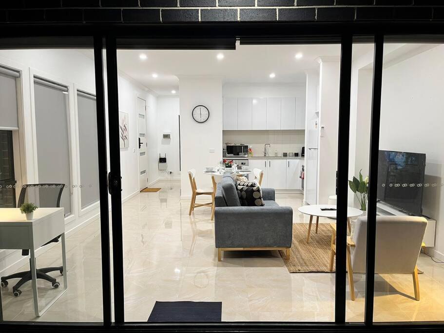 Brand New Modern 2 Bedroom At Airport! * Melbourne