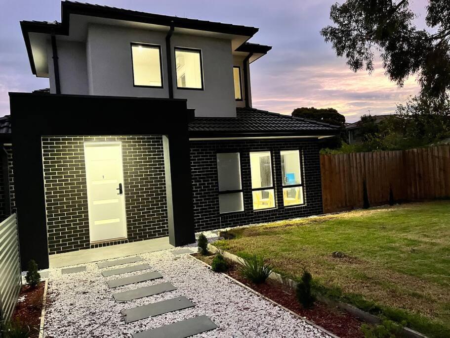 Holiday home Brand New Modern 2 Bedroom At Airport!