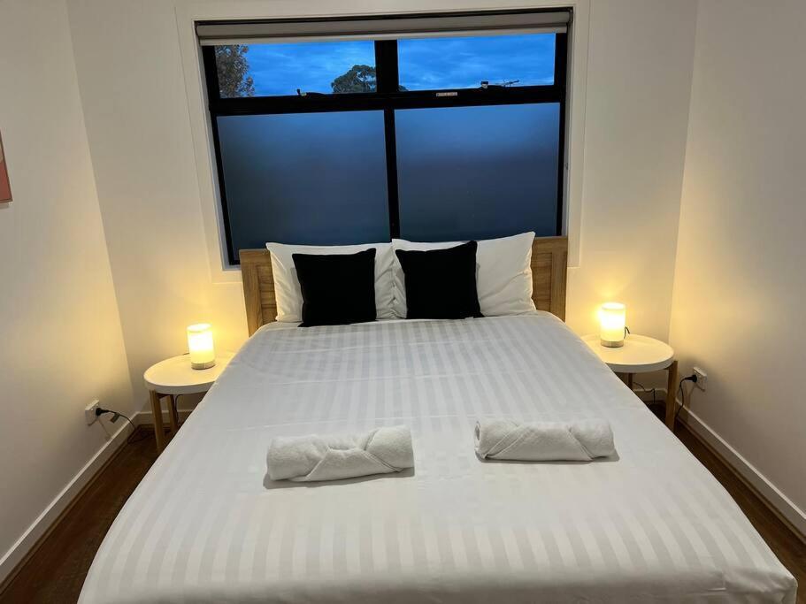 Brand New Modern 2 Bedroom At Airport! Holiday home