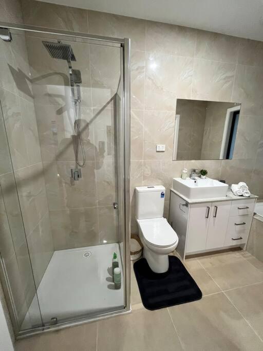 Brand New Modern 2 Bedroom At Airport! Holiday home Melbourne