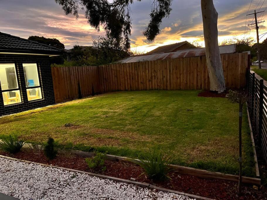 Brand New Modern 2 Bedroom At Airport! * Melbourne