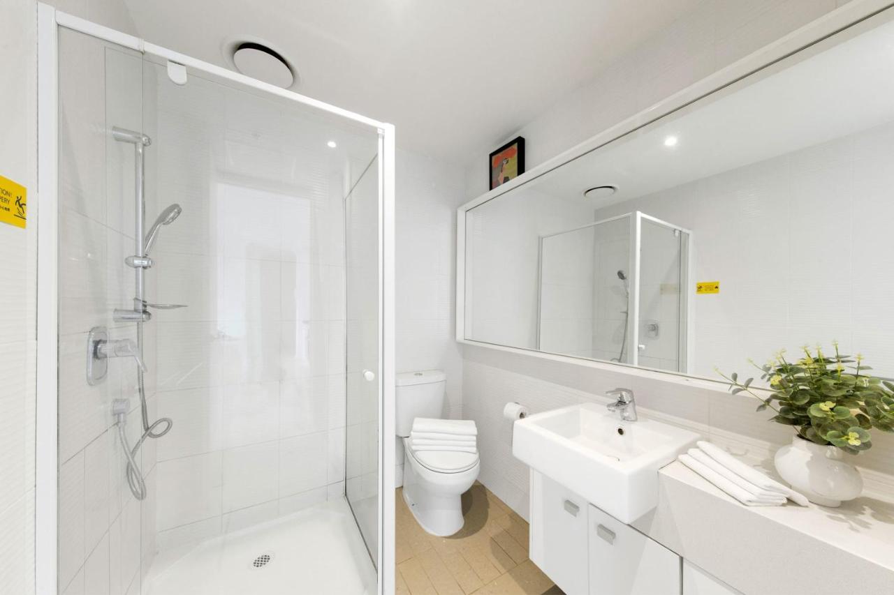 A Cozy & Spacious 2Br Apt Next To Crown With City Views & Free Parking *