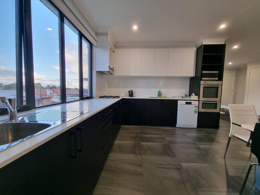 Spacious Modern - St Kilda East *