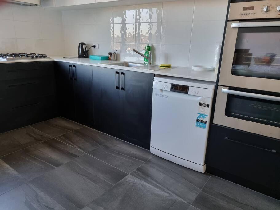 Spacious Modern - St Kilda East Melbourne