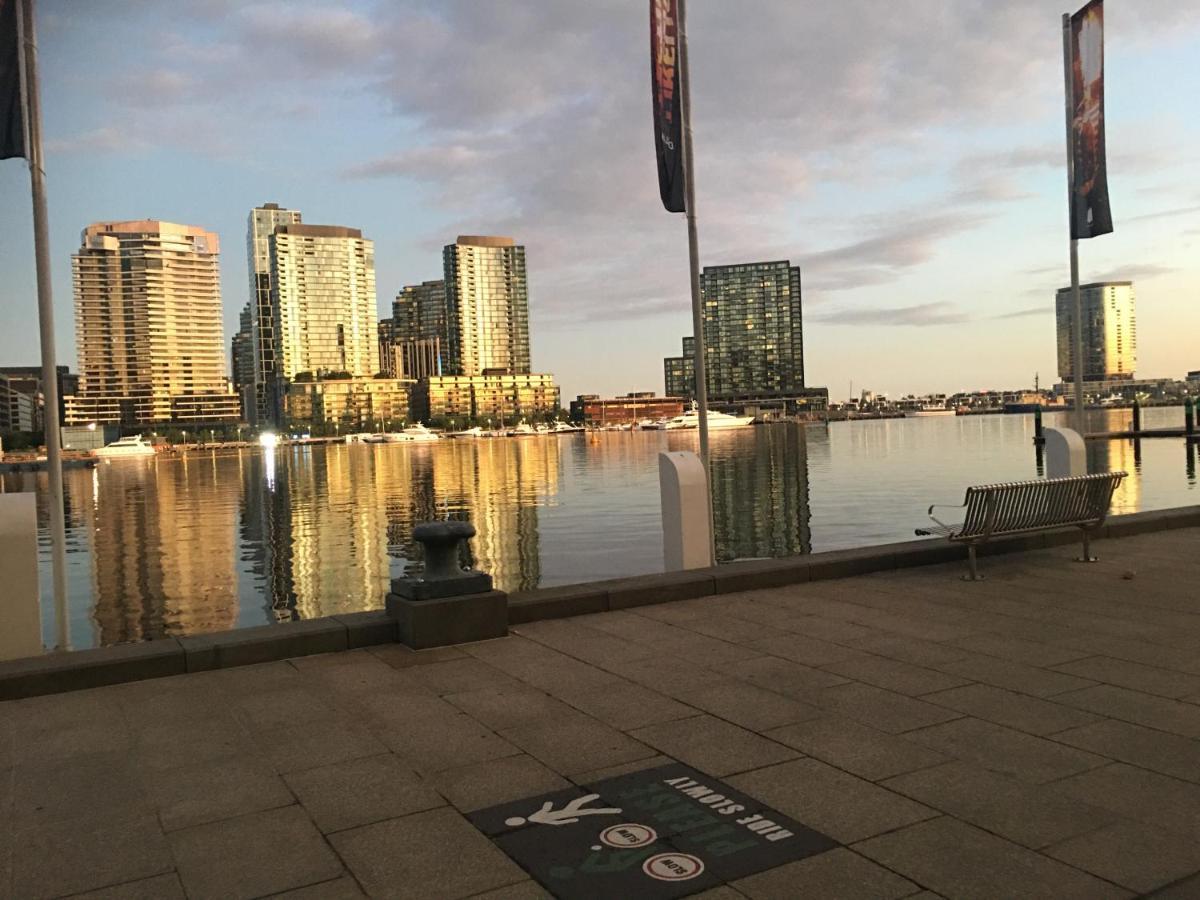 Victoria Point * Melbourne