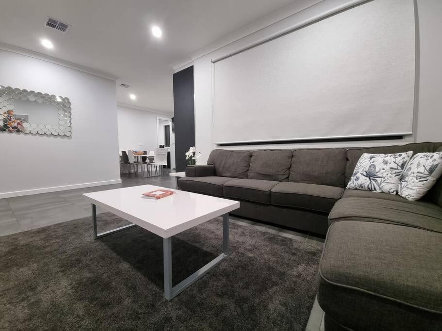 Spacious Modern - St Kilda East * Melbourne