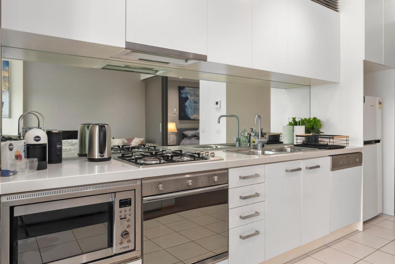Sophisticated Designer W River & Views Melbourne