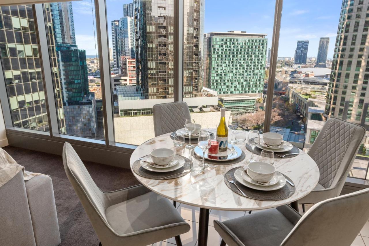 Apartment Sophisticated Designer W River & Views Melbourne