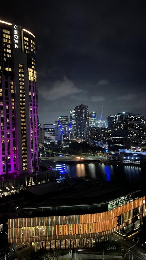 Sophisticated Designer W River & Views Melbourne