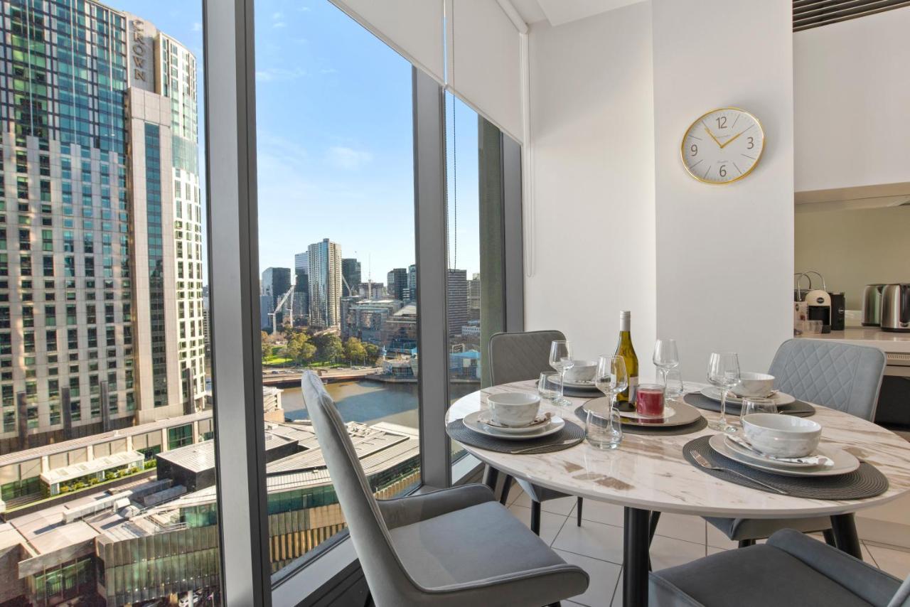 Apartment Sophisticated Designer W River & Views *