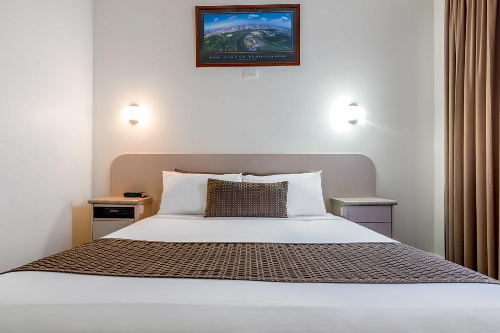Melbourne's Princes Park Motel 4*