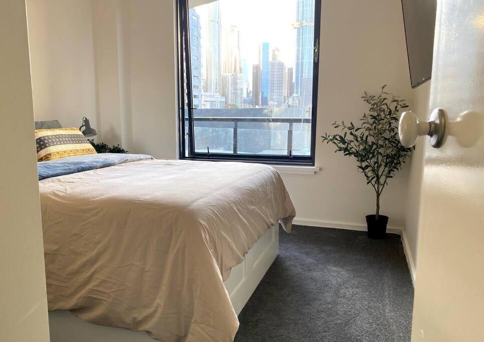 Apartment On Wells - Direct Walk To Everything