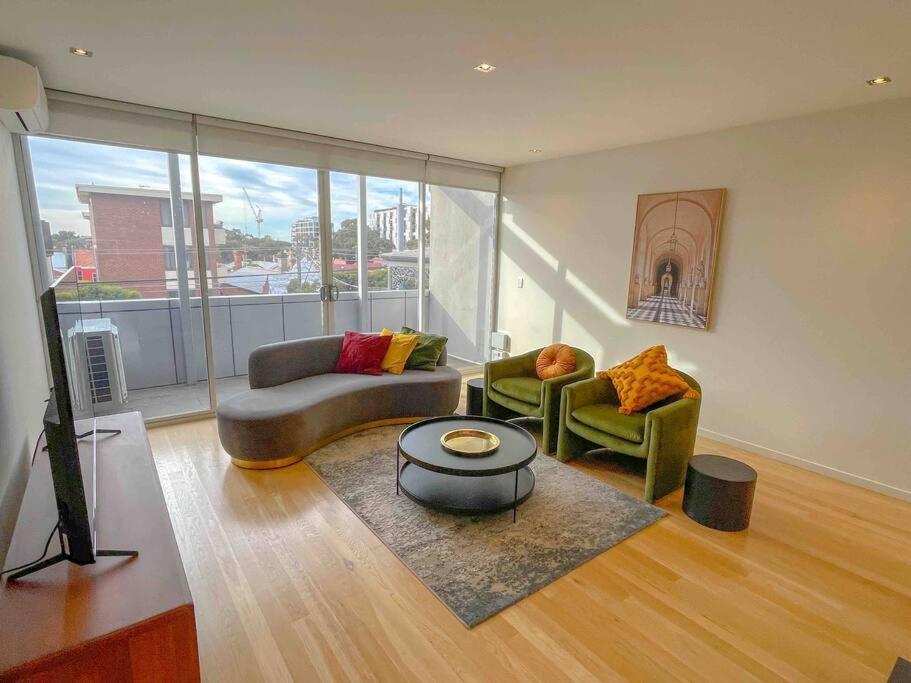 Brunswick Hill @ 3056 Apartment