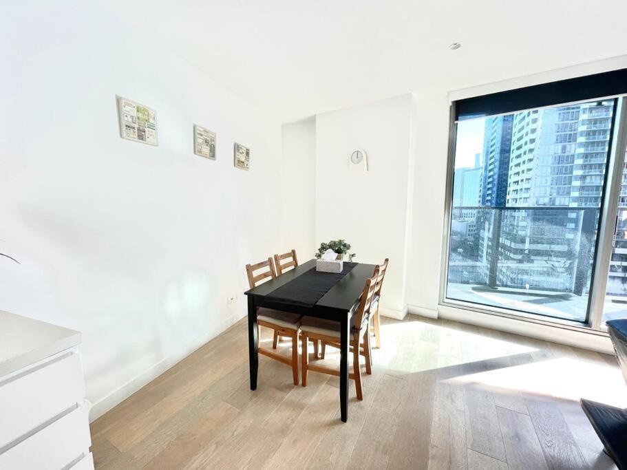 1 Bedroom Modern Near Crown And Cbd Apartment