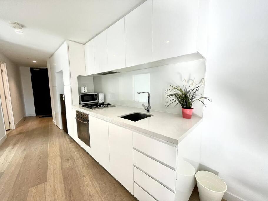 Apartment 1 Bedroom Modern Near Crown And Cbd
