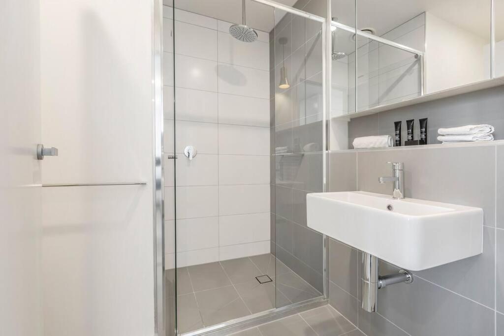 Modern 2 Beds With Amazing View Apartment Melbourne