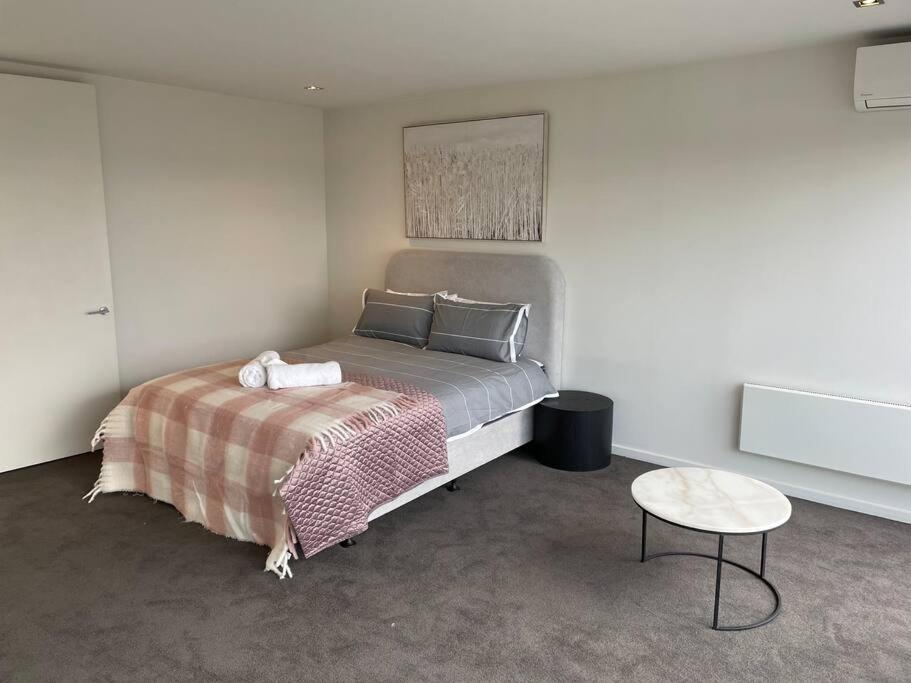 Apartment Brunswick Hill @ 3056