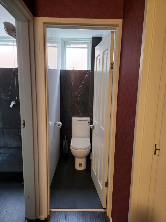 Homely 1 Bedroom Retreat In South Yarra With Balcony Apartment *