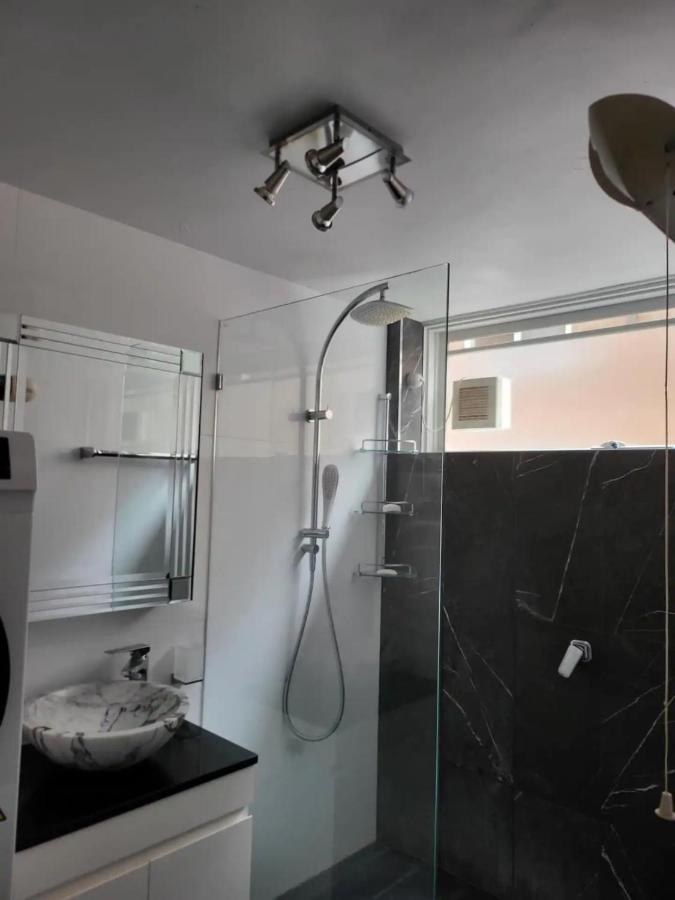 Homely 1 Bedroom Retreat In South Yarra With Balcony