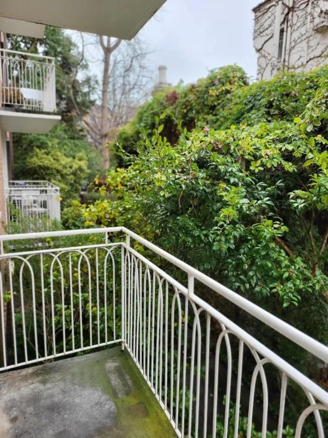 Homely 1 Bedroom Retreat In South Yarra With Balcony