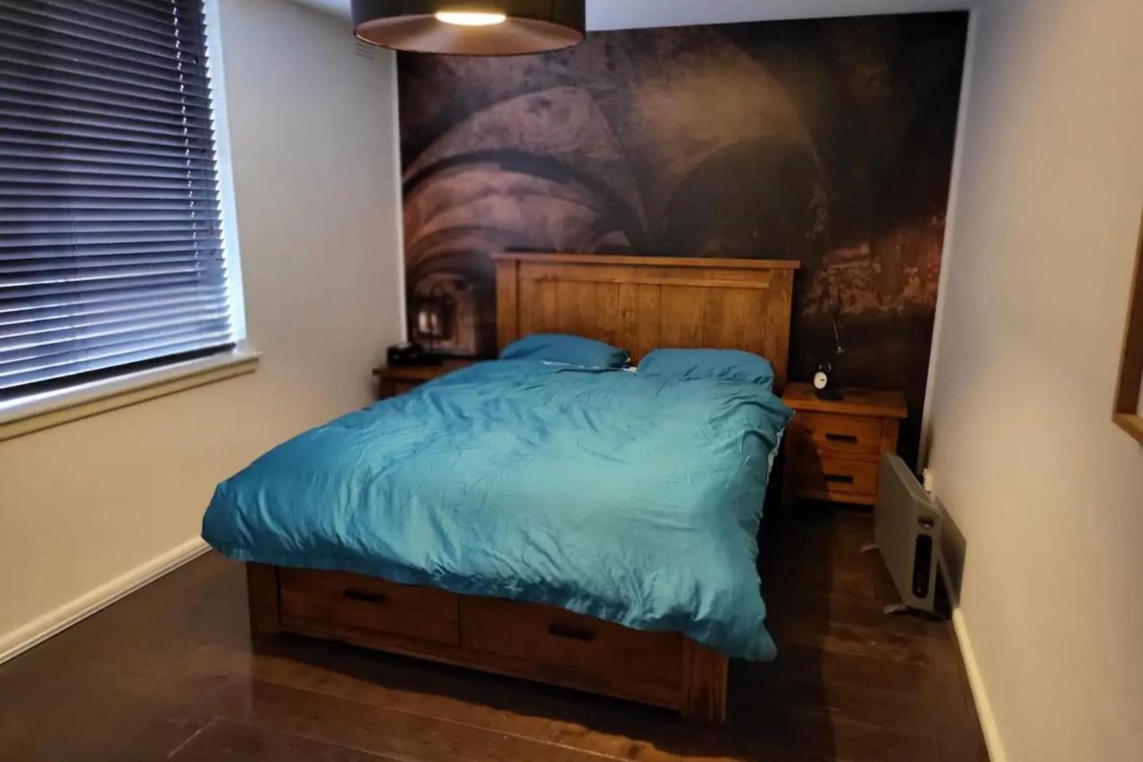 Homely 1 Bedroom Retreat In South Yarra With Balcony