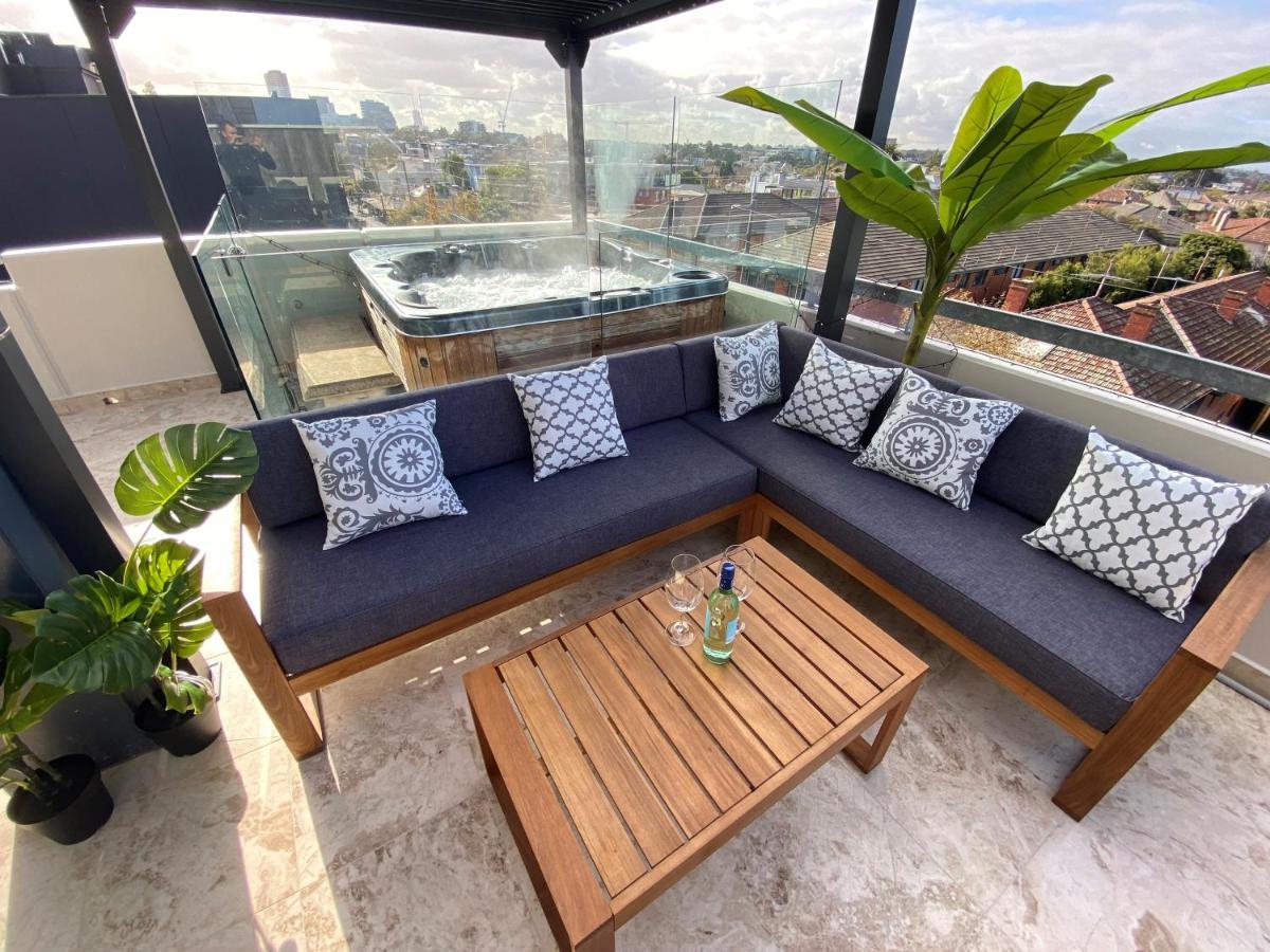 Luxurious Penthouse Oasis With * Melbourne