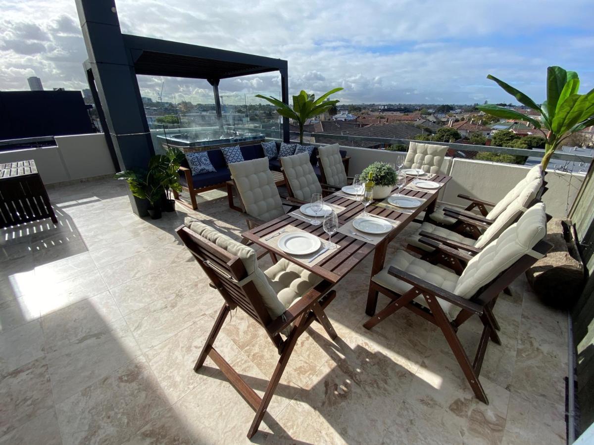 Apartment Luxurious Penthouse Oasis With *