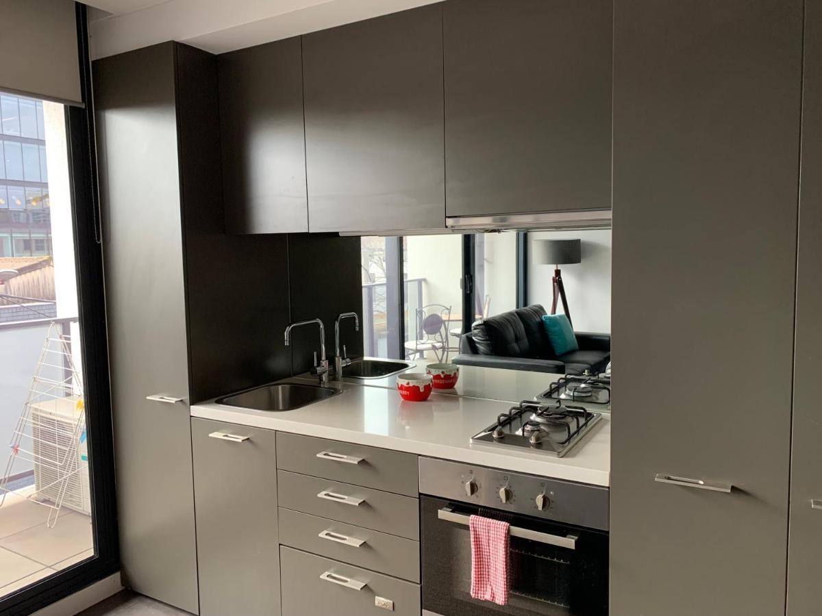 Modern Luxurious With Private Parking On Premises And Fast Internet Melbourne