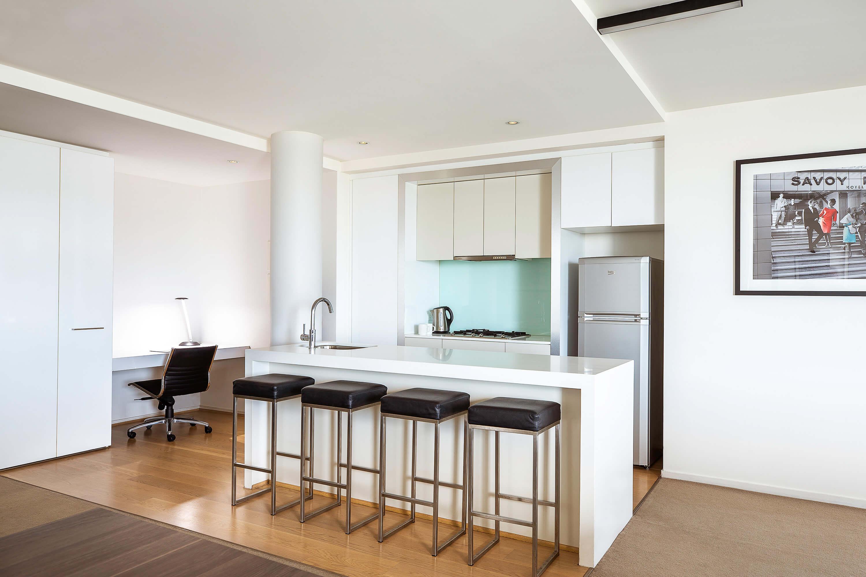 Mercure St Kilda Road 4*