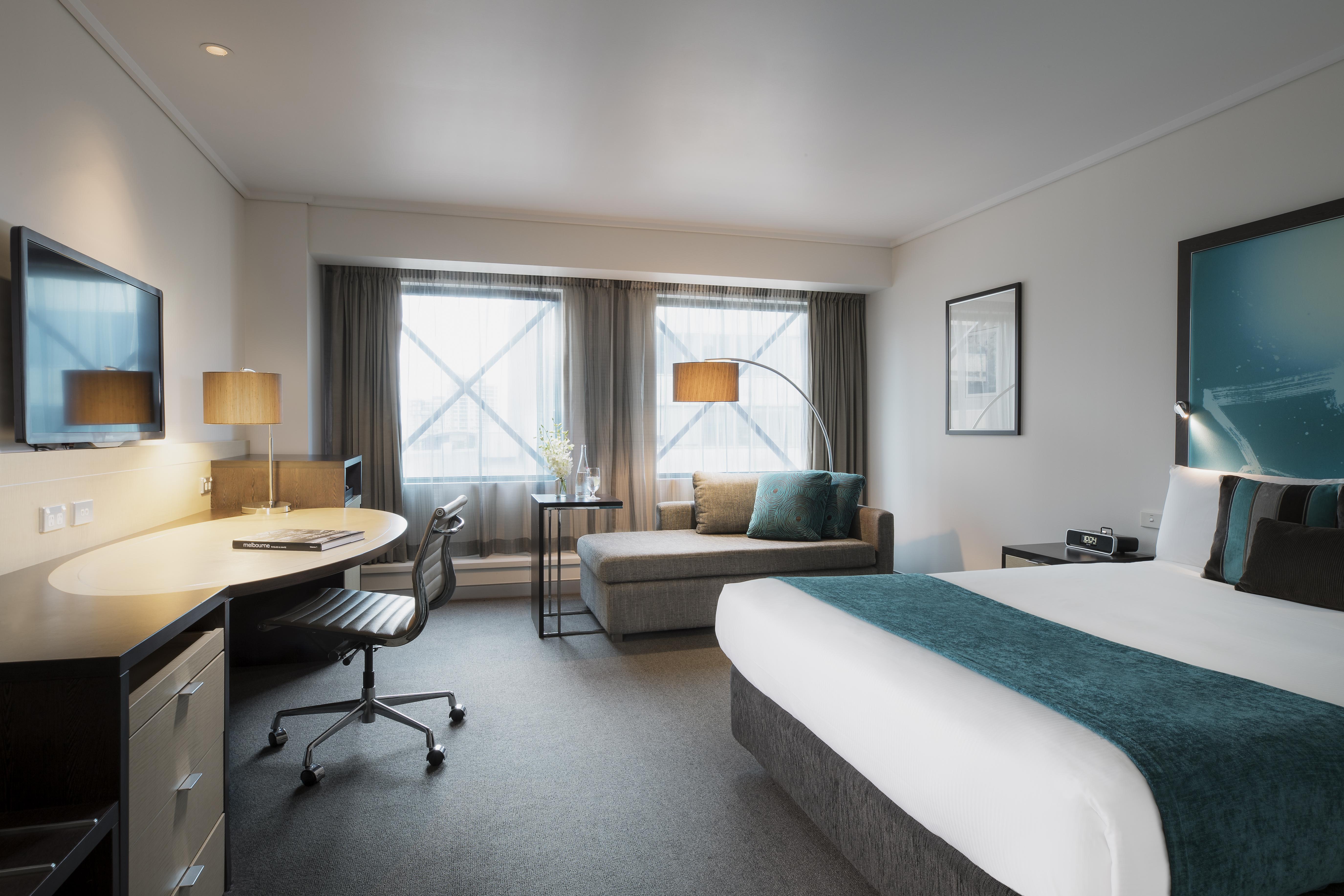 Novotel On Collins 4*