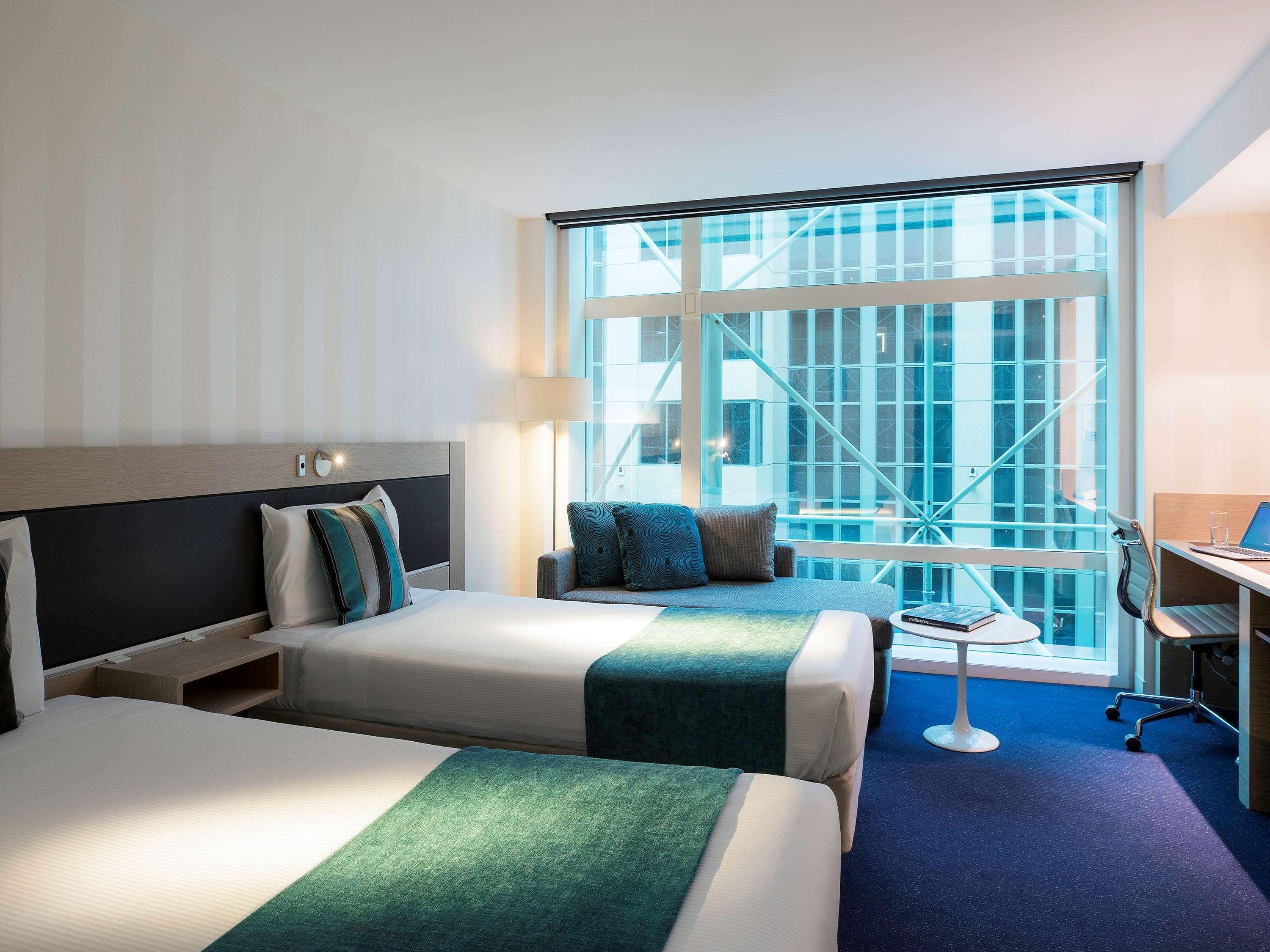 Hotel Novotel On Collins 4*