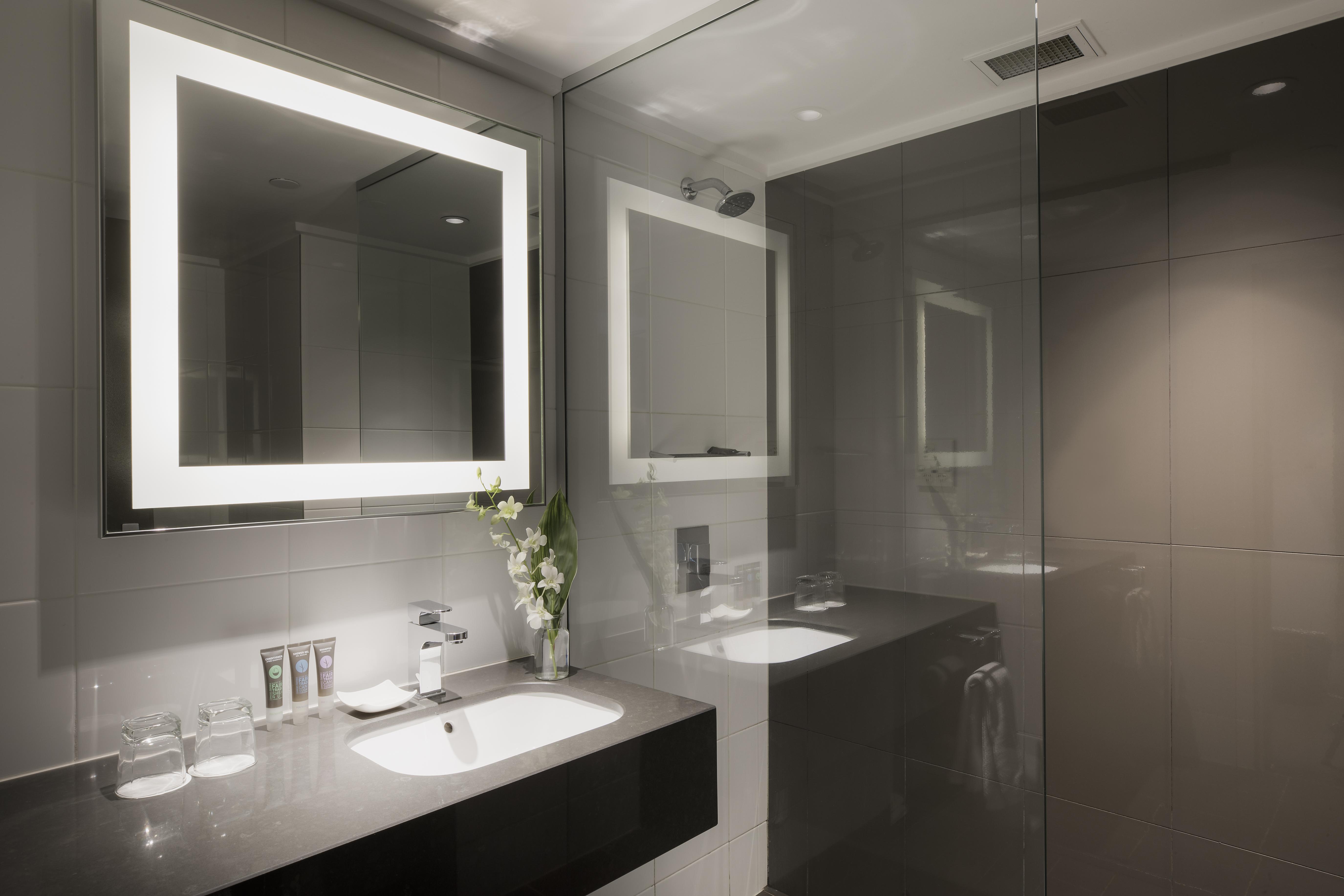 Novotel On Collins 4*
