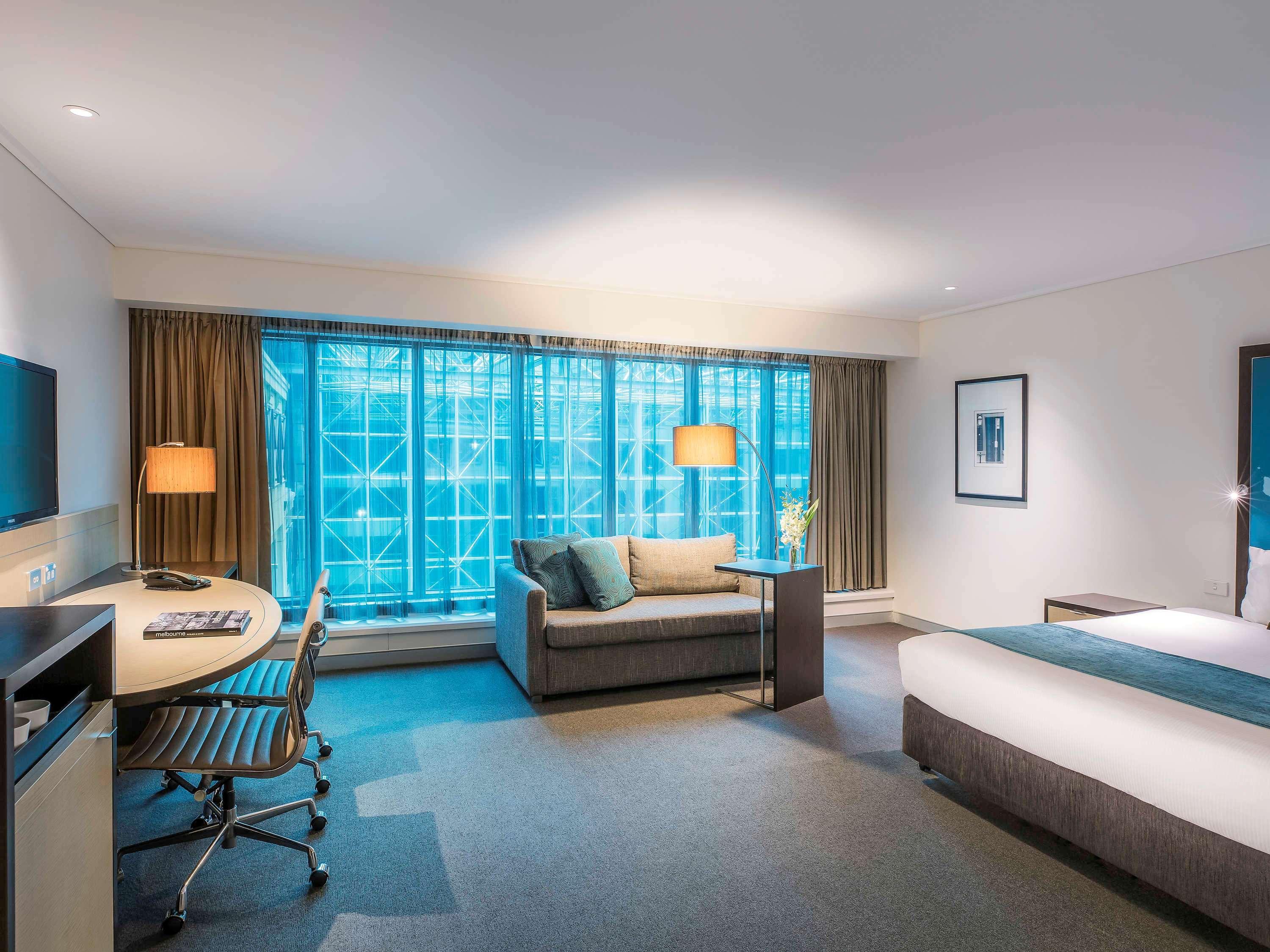 Novotel On Collins 4*